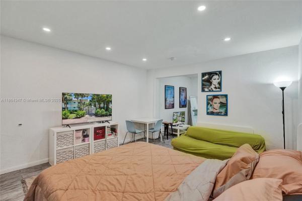 Meridian Court, 911 Meridian Ave #104, Miami Beach, Florida 33139, image 3