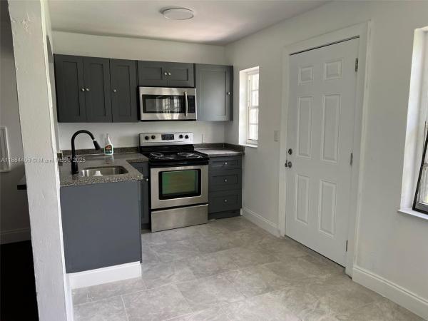 Hollywood Little Ranches, 802 S 24th Ave, Hollywood, Florida 33020, image 1