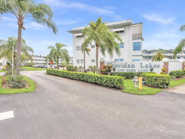 Sheridan Lakes, 2300 Park Ln #105, Hollywood, Florida 33021, image 1