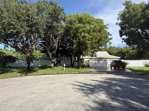 Robin's Run West, 15051 SW 149th St, Country Walk, Florida 33196, image 2