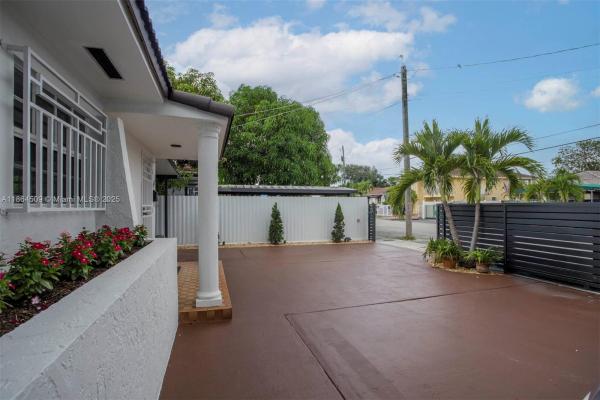Grapeland Center, 1027 NW 28th Ave, Miami, Florida 33125, image 3