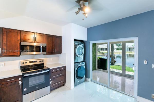 Coconuts, Weston, Florida 33326, image 1