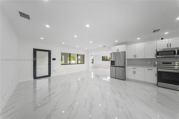 Coral Gardens, 3021 SW 97th Ave, Westchester, Florida 33165, image 2