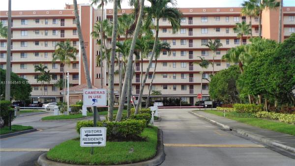 Huntington Towers, 7360 S Oriole Blvd #806, Delray Beach, Florida 33446, image 2