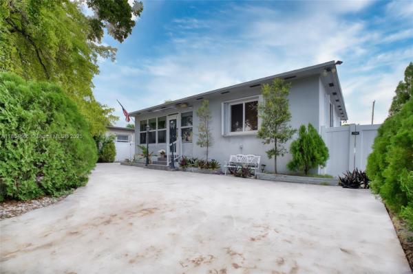Hollywood South Side, 1923 Dewey St, Hollywood, Florida 33020, image 2