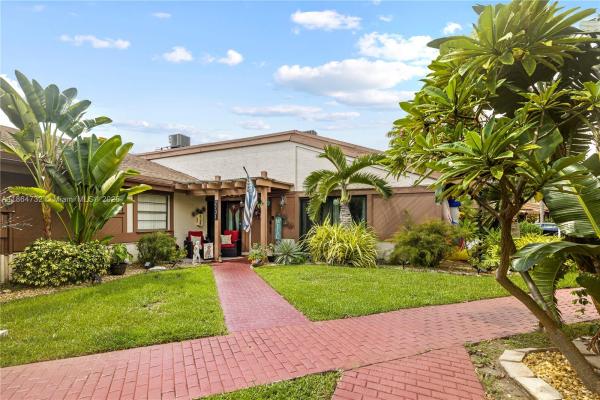 Harbourwood Villas, 2731 S Parkview Dr, Hallandale Beach, Florida 33009, image 1