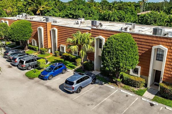 Chateaulaine, 11579 NW 2nd St, Plantation, Florida 33325, image 2