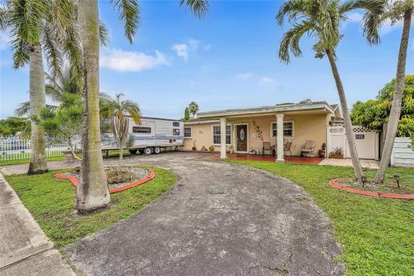 Miller Estates, 940 N 73rd Way, Hollywood, Florida 33024, image 1