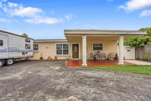 Miller Estates, 940 N 73rd Way, Hollywood, Florida 33024, image 3
