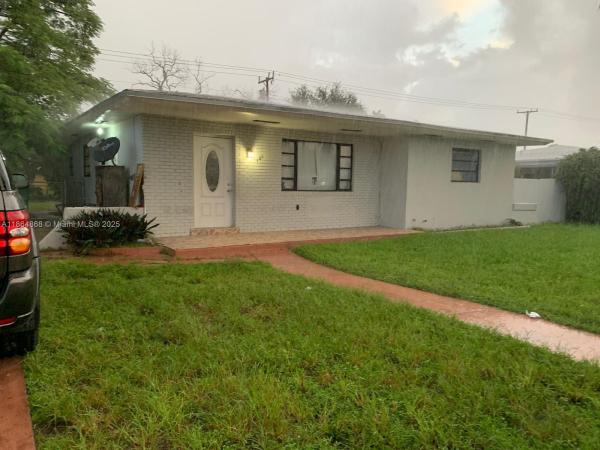 121 NW 188th St, Miami, Florida 33169, image 1