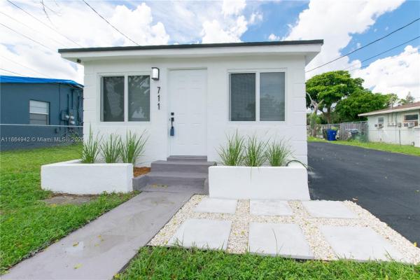 Carver Park, 711 NW 15th Way, Fort Lauderdale, Florida 33311, image 1