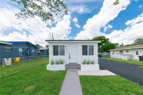 Carver Park, 711 NW 15th Way, Fort Lauderdale, Florida 33311, image 2