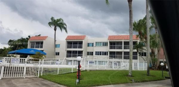 Racquet Club Village, 120 Lakeview Dr #318, Weston, Florida 33326, image 1