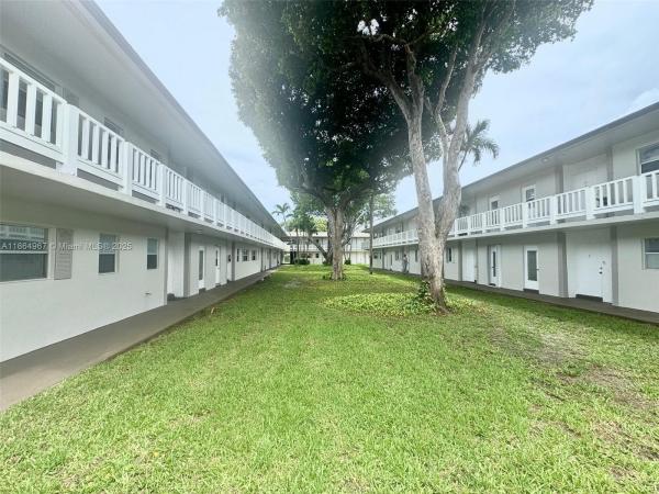 Sequoia Gardens, 430 SE 2nd Ave #4, Deerfield Beach, Florida 33441, image 1