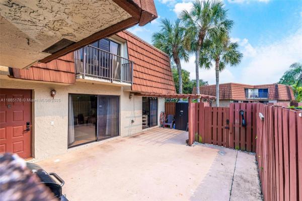 Village At Lake Pine, 1306 SW 118th Ter, Davie, Florida 33325, image 2