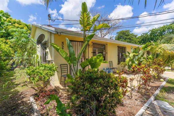 Ewings, 522 SW 3rd Ave, Homestead, Florida 33030, image 3
