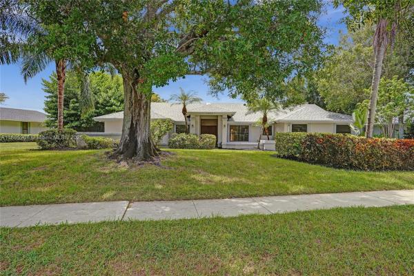 Meadow Wood Of The Landings At Wellington, 15365 Meadow Wood Dr, Wellington, Florida 33414, image 2