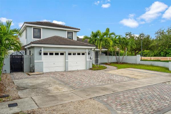 West Lakes Gardens, 8705 NW 150th Ter, Miami Lakes, Florida 33018, image 3