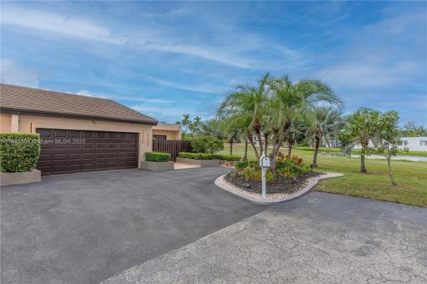 7225 Coldstream Dr #7225, Hialeah, Florida 33015, image 1