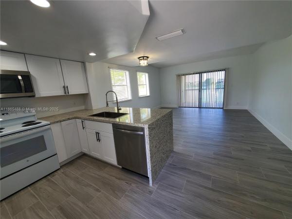 Villas At Lakeview, 5200 NW 31st Ave #210, Fort Lauderdale, Florida 33309, image 1