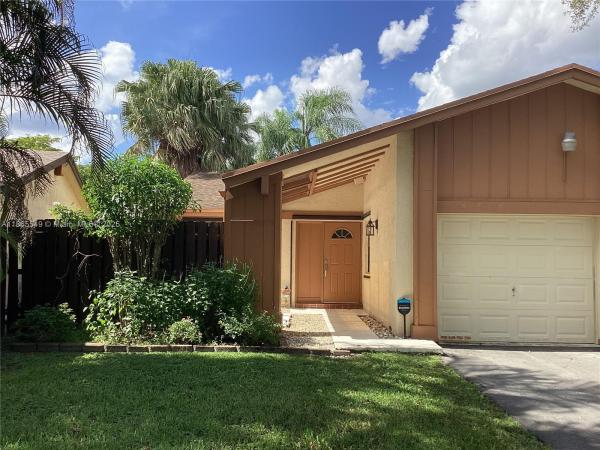 Patio Homes In The Crossings, 13585 SW 116th Ter, The Crossings, Florida 33186, image 3