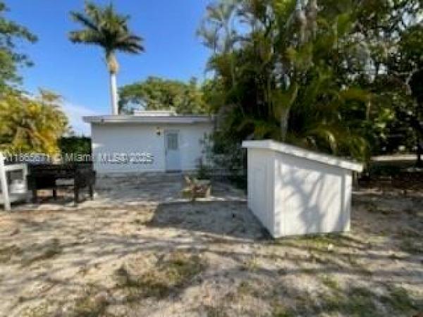 18201 SW 204 St, Unincorporated Dade County, Florida 33187, image 1