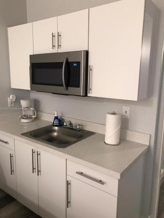 Knights Inn Hallandale, 26 Diplomat Pkwy #2215, Hallandale Beach, Florida 33009, image 1
