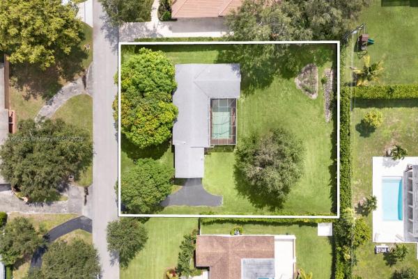 Hill Top Manor, 7320 SW 131st St, Pinecrest, Florida 33156, image 3