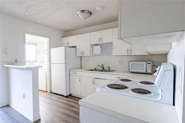 Cutler Creek Village, 10350 SW 220th St #254, Cutler Bay, Florida 33190, image 2