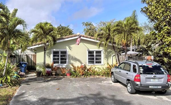 Manor Square, 1613 NE 25th St, Wilton Manors, Florida 33305, image 1