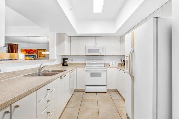 DoubleTree By Hilton Ocean Point Resort & Spa, 17375 Collins Ave 1005, Sunny Isles Beach, Florida 33160, image 1