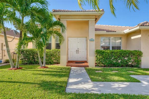Poinciana Parc, 14014 N Cypress Cove Cir, Davie, Florida 33325, image 1