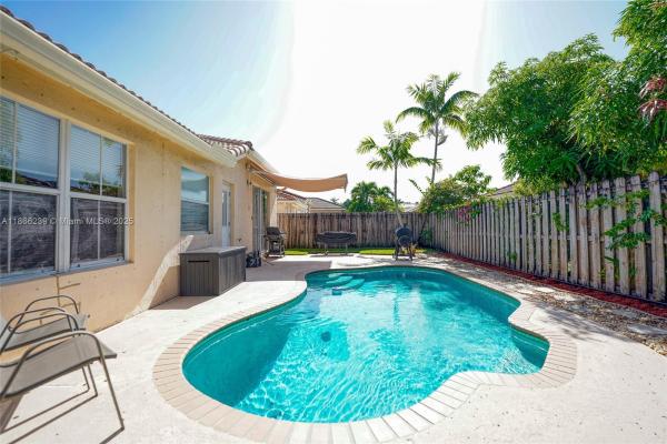 Poinciana Parc, 14014 N Cypress Cove Cir, Davie, Florida 33325, image 2