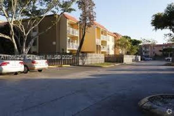 Doral Gardens 2, 5201 Geneva Way #211, Doral, Florida 33166, image 1