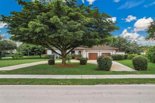 North Pinecrest, 6250 SW 88th St, Pinecrest, Florida 33156, image 1