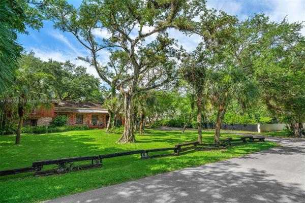 Hammock Lakes, 5440 Hammock Dr, Coral Gables, Florida 33156, image 2