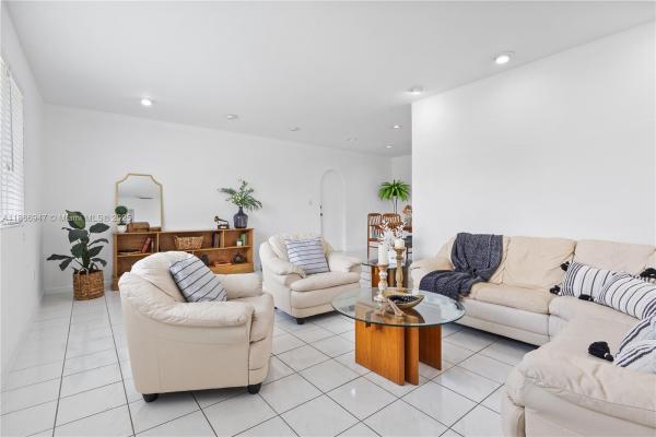 Darlington Manor, 9601 SW 58th St, Sunset, Florida 33173, image 2
