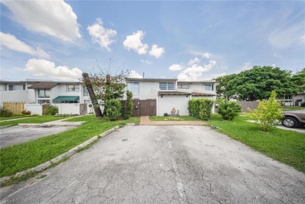 Snapper Creek Townhouses, 11333 SW 69th Ter, Kendall, Florida 33173, image 2