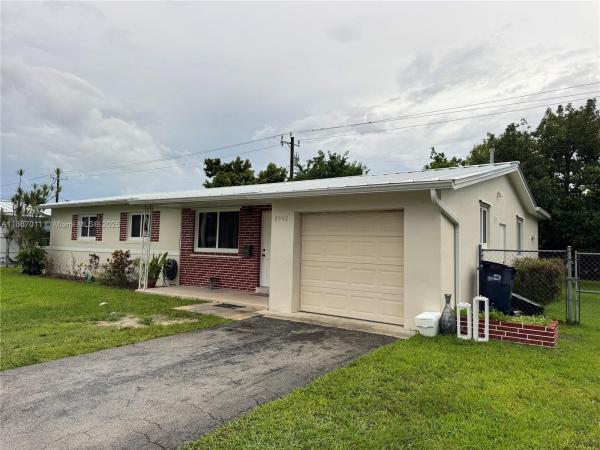 8942 SW 16th St, Unincorporated Dade County, Florida 33165, image 1