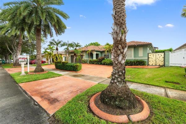 Royal Garden Estates, 9010 NW 162nd Ter, Miami Lakes, Florida 33018, image 3
