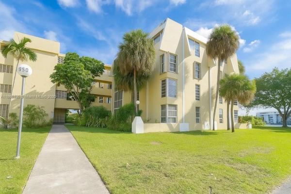 950 NE 199th St #1A 101, Unincorporated Dade County, Florida 33179, image 1