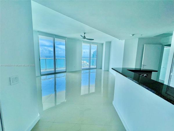 Met 1, 300 S Biscayne Blvd #3710, Miami, Florida 33131, image 1