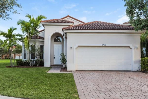 1700 NE 37th Pl, Unincorporated Dade County, Florida 33033, image 1