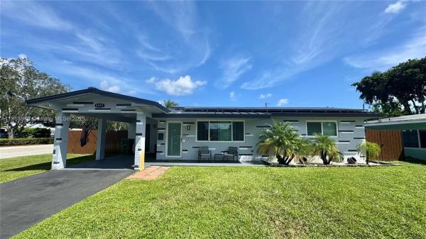 Boulevard Heights, 8891 NW 11th St, Pembroke Pines, Florida 33024, image 1