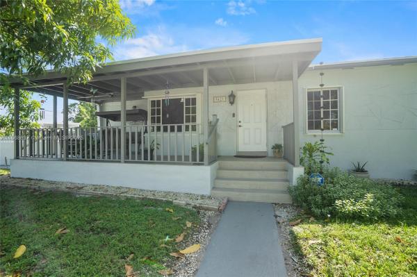 Robins Villas, 5621 E 1st Ave, Hialeah, Florida 33013, image 1