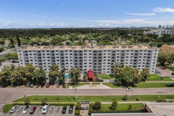 1251 NE 108 St 411, Unincorporated Dade County, Florida 33161, image 3