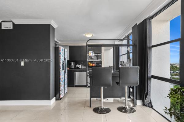 Oceanview Park, 1000 Parkview Dr #1025, Hallandale Beach, Florida 33009, image 1