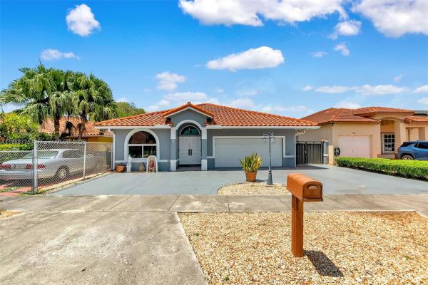 Leomar Homes, 910 NW 133rd Ave, Tamiami, Florida 33182, image 2
