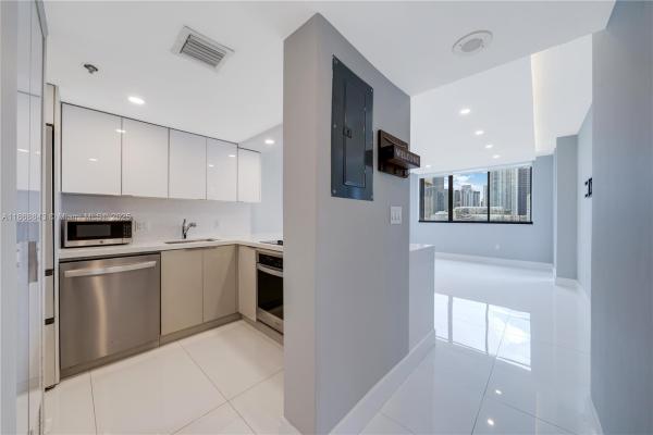 Brickell Key Two, 540 Brickell Key Dr #1809, Miami, Florida 33131, image 2