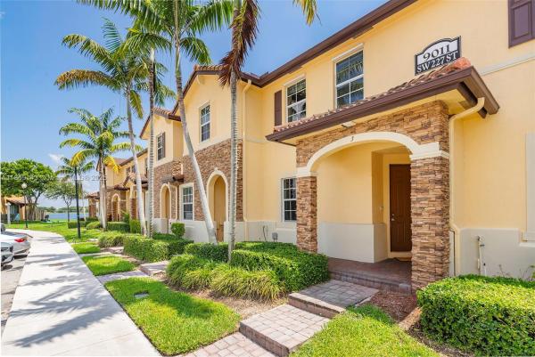 The Shores At Isles Of Bayshore, 9011 SW 227th St #3, Cutler Bay, Florida 33190, image 2